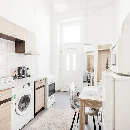 Lovely Studio In The Heart Of Budapeszt Zewnętrze zdjęcie